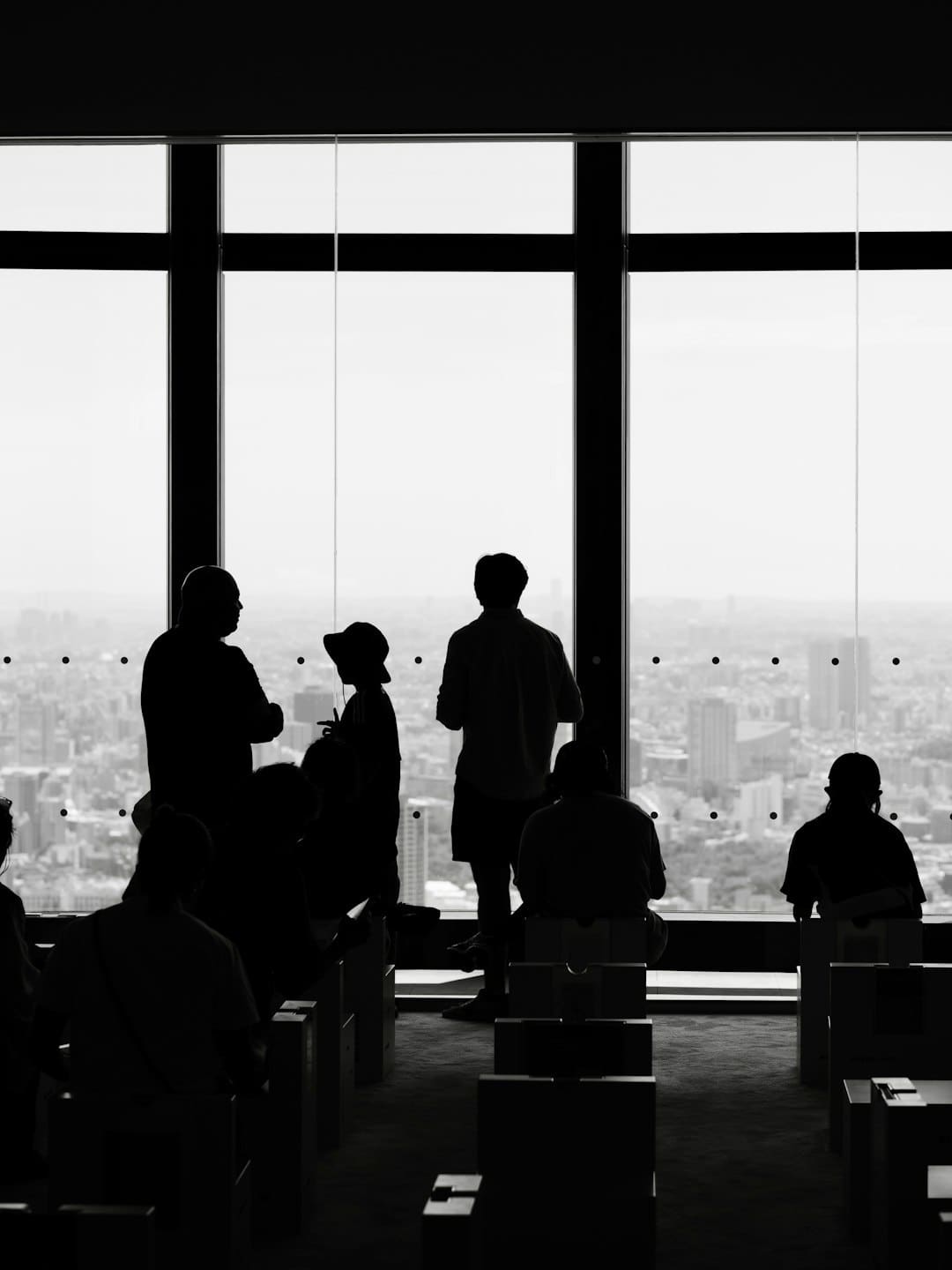 深市公司半年报全景扫描：营收超10万亿元 战新产业公司增势强劲